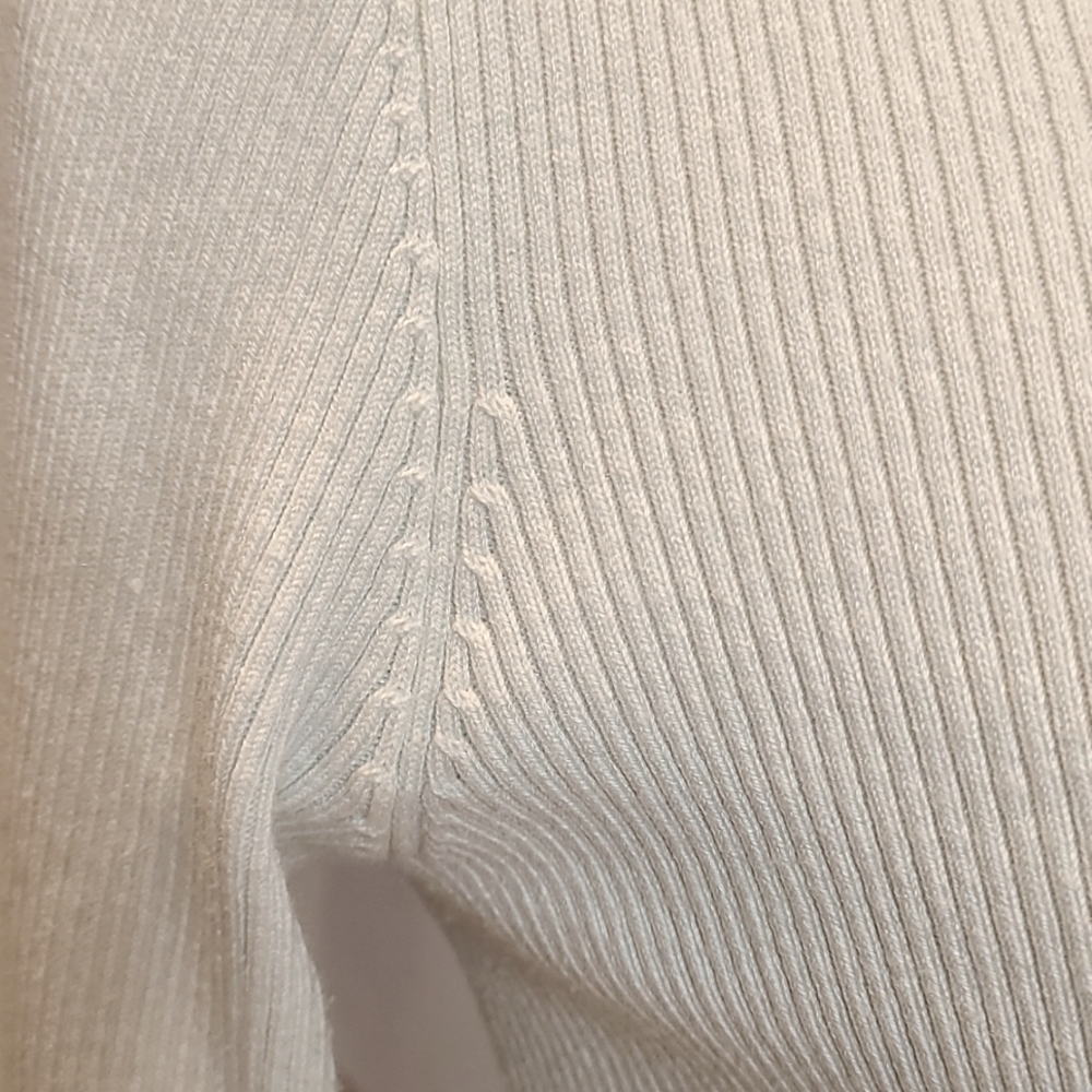 Ralph Lauren signature sweater in off-white with black ruffle sleeve Size M - Picture 4 of 9